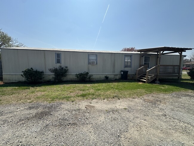 Building Photo - 8004 Reynolda Rd