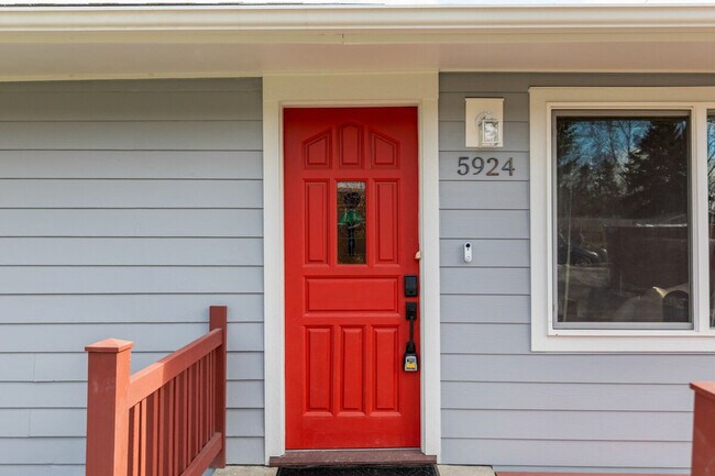 Building Photo - 5924 18th Ave SW