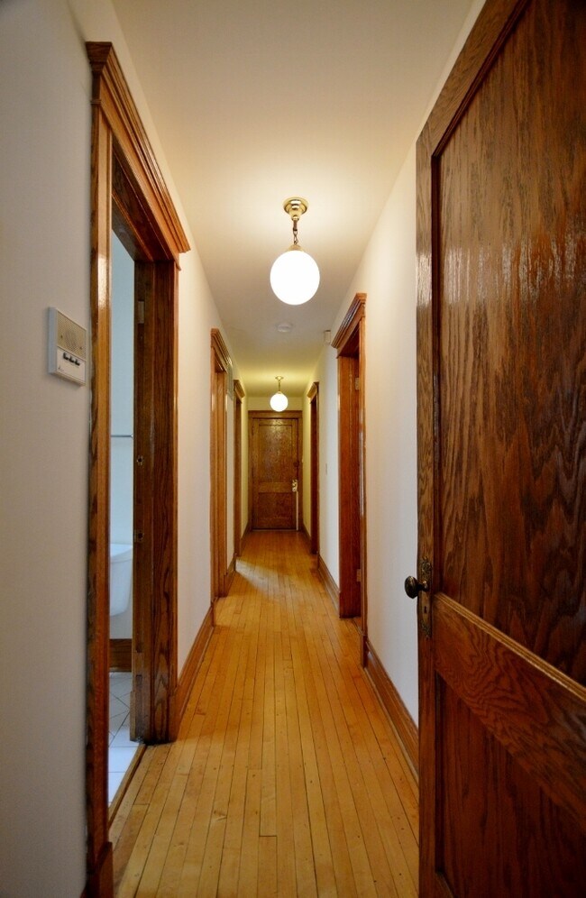 Building Photo - 1742 W Addison St