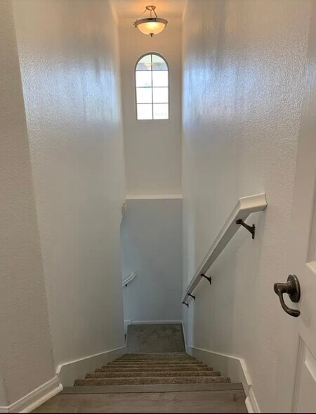 Building Photo - 1460 Rancho Rose Way