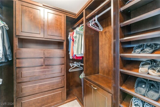 Building Photo - 322 Karen Ave