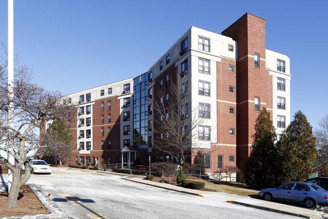 Admiral�s Tower Coop Chelsea, MA Apartment Finder