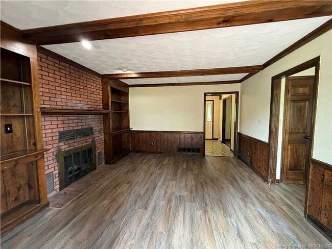 Building Photo - Golf course views in Floyds Knobs!