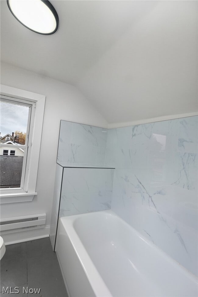 Building Photo - 12808 Beachwood Ave