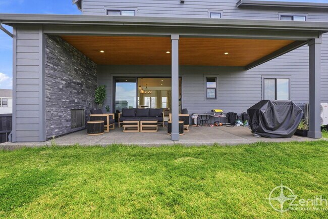Building Photo - 382 W Fir Lp
