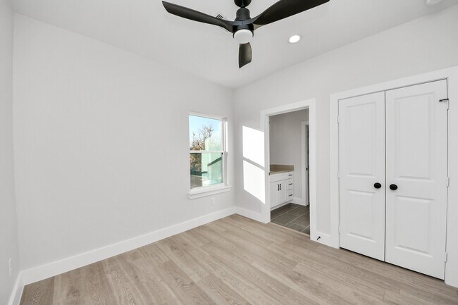 Building Photo - 8306 Comal St