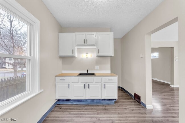 Building Photo - 3820 W 34th St