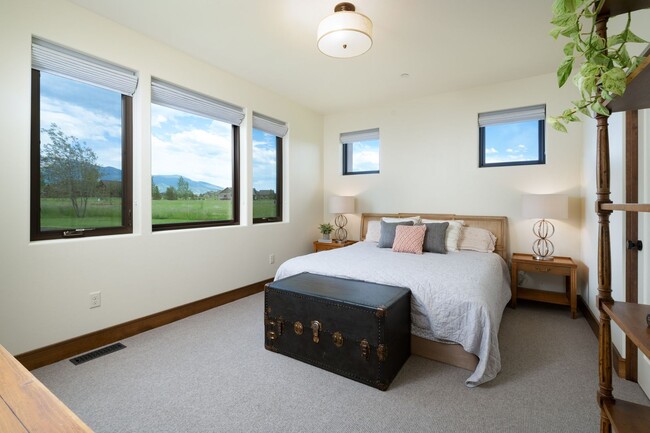 Building Photo - One of a Kind Custom Built Home for Rent in Gallatin Valley!