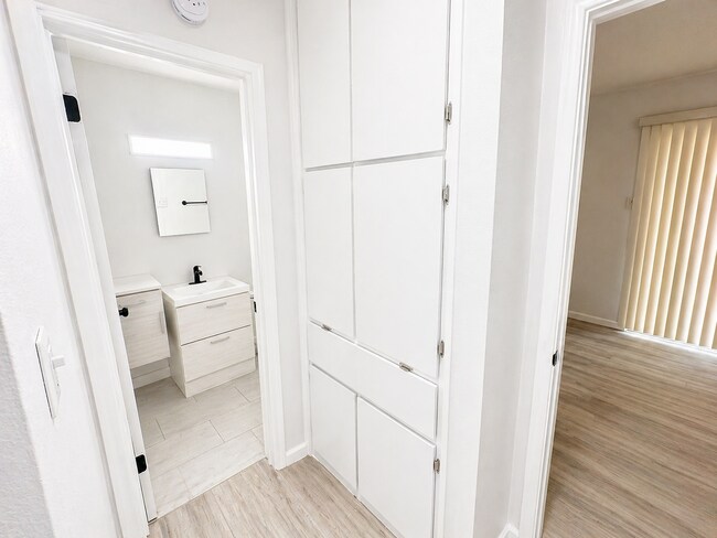 Building Photo - 1310 Quail C
