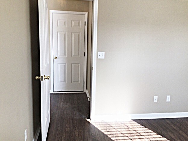 Building Photo - 5 Hessell Ct