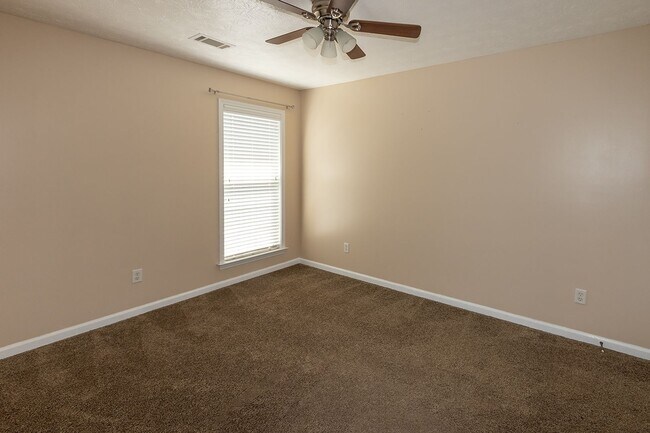 Building Photo - Home for rent in Hghland Ridge