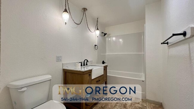 Building Photo - 4323 Galice Rd