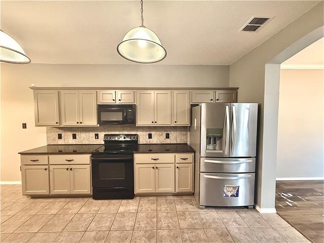 Building Photo - 4000 Juniper Ct