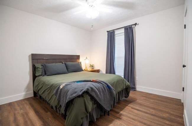 Building Photo - 1339 Sanders St