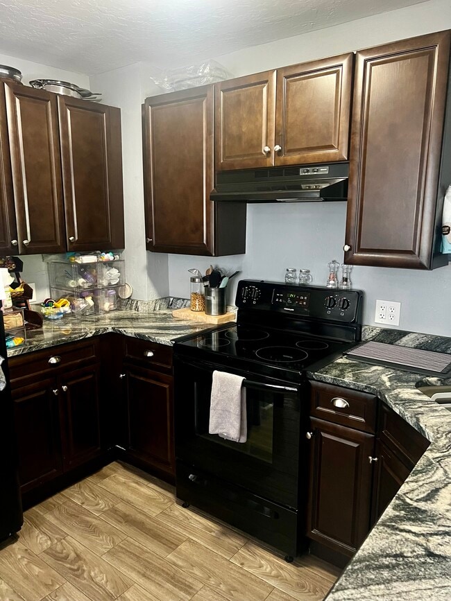 Building Photo - 1533 Hough St