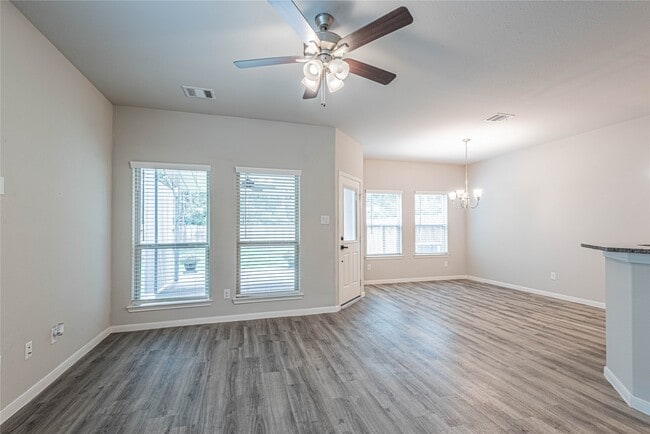 Building Photo - 165 Camelot Pl Ct