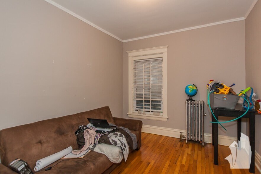 Building Photo - 2061 W Birchwood Ave