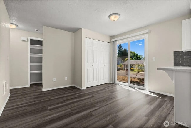 Building Photo - 502 Tullis St NE