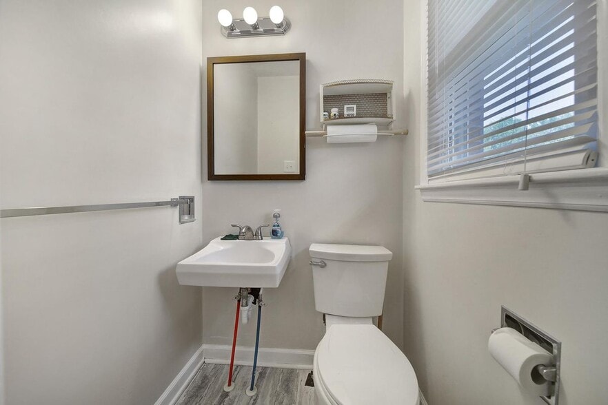 Building Photo - 4301 Briarhill Dr