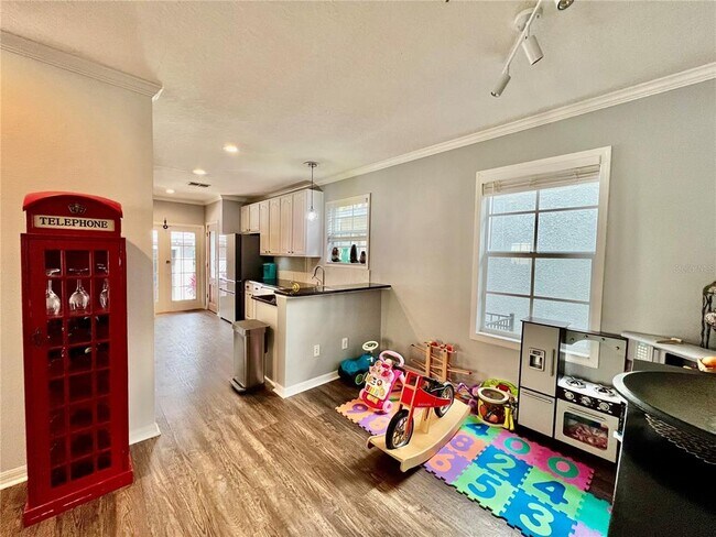Building Photo - 16112 Loneoak View Dr
