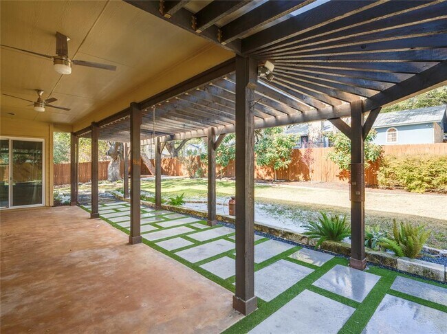 Building Photo - 12600 River Bend