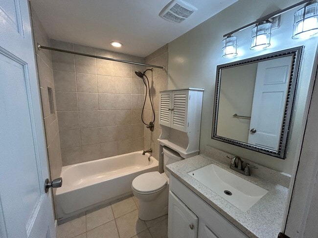 Building Photo - Remodeled 3 Bedroom House in Mason