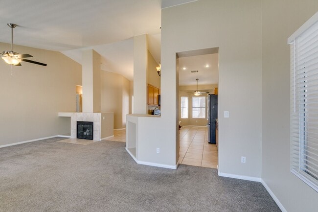 Building Photo - Charming Single-Story Home with Spa & Covered Patio Near Spencer & Wigwam in Las Vegas