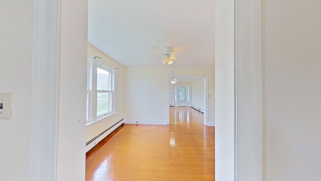 Building Photo - Single Family Home