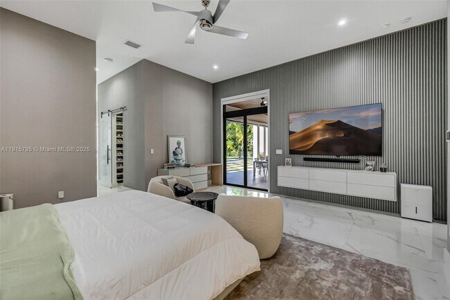 Building Photo - 250 NW 129th Ave