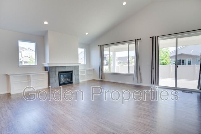 Building Photo - 2172 W Camus Dr