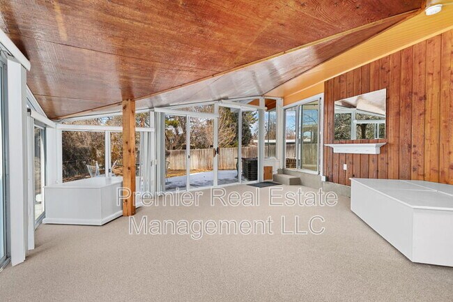 Building Photo - 5905 E Maplewood Ave