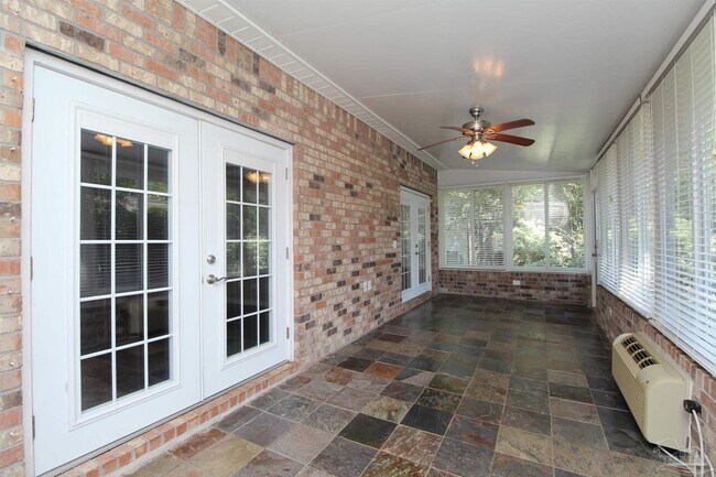 Building Photo - 639 Saleta St