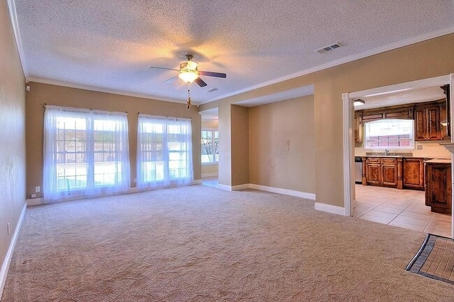 Building Photo - 1601 Kings Row
