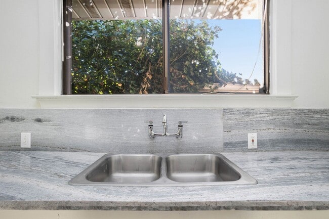 Building Photo - 1612 Gould Ct