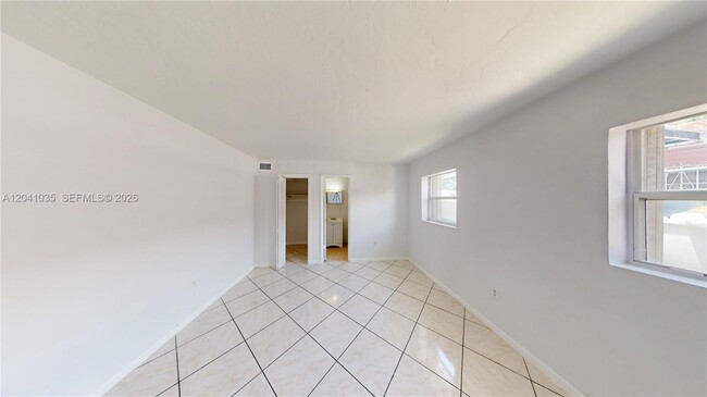 Building Photo - 6811 SW 16th St