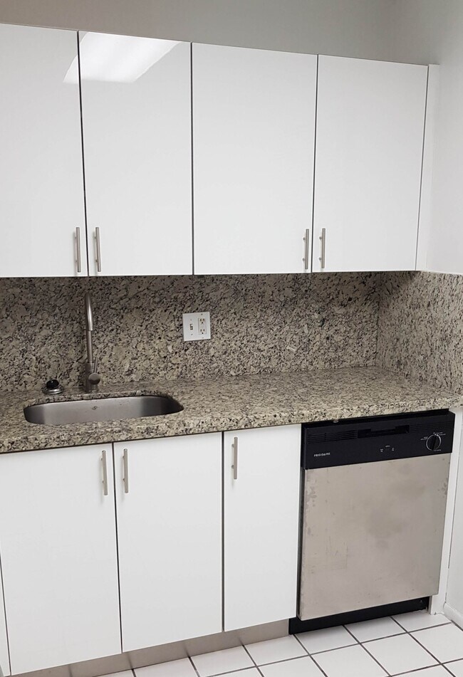 Building Photo - 7787 SW 86th St