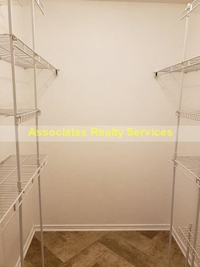 Building Photo - Sublease This Newly Renovated 2 bedroom wi...