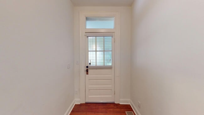 Building Photo - 345 Cloverdale Rd