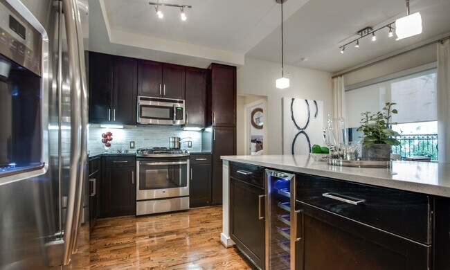 Building Photo - Live in the Heart of Downtown – $1,000 Look & Lease Offer