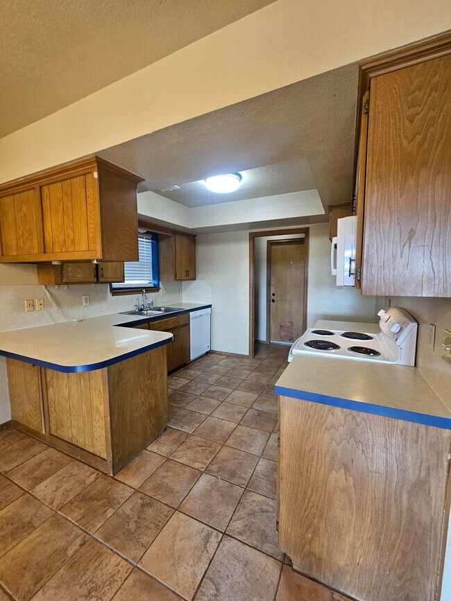 Building Photo - 1204 Burkshire Terrace