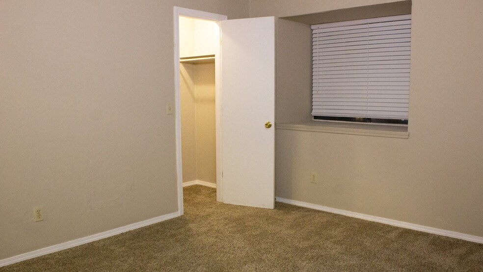 Building Photo - 1329 Eastgate Dr