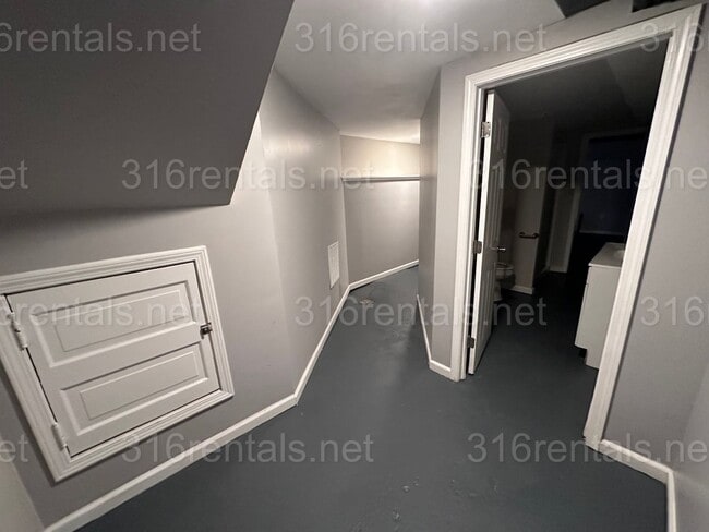 Building Photo - $825 - 3 bed 1 bath - Beautiful apartment ...