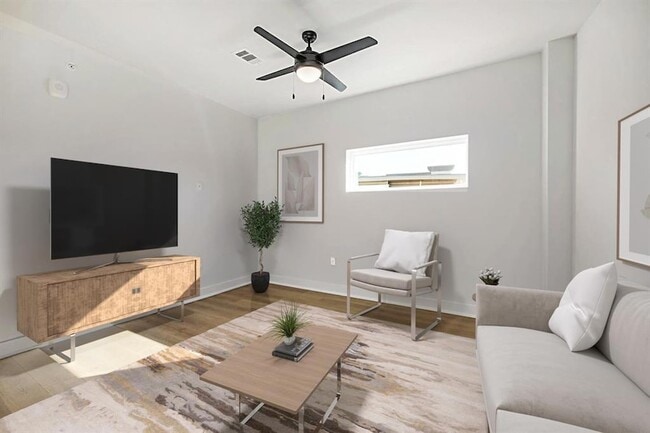 Primary Photo - 2500 Longview St