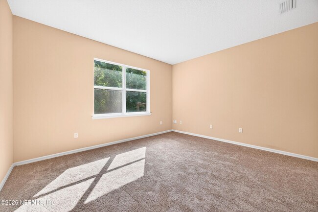 Building Photo - 13725 Devan Lee Dr N