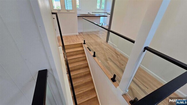Building Photo - 40 Beechwood Rd