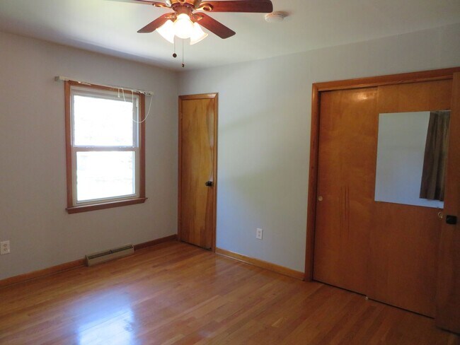 Building Photo - 412 Macarthur Avenue