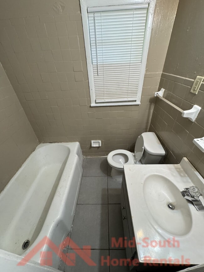 Building Photo - 1604 Echles St
