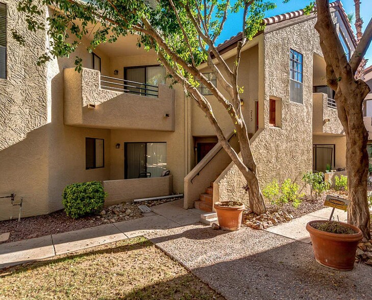 Building Photo - 10301 N 70th St