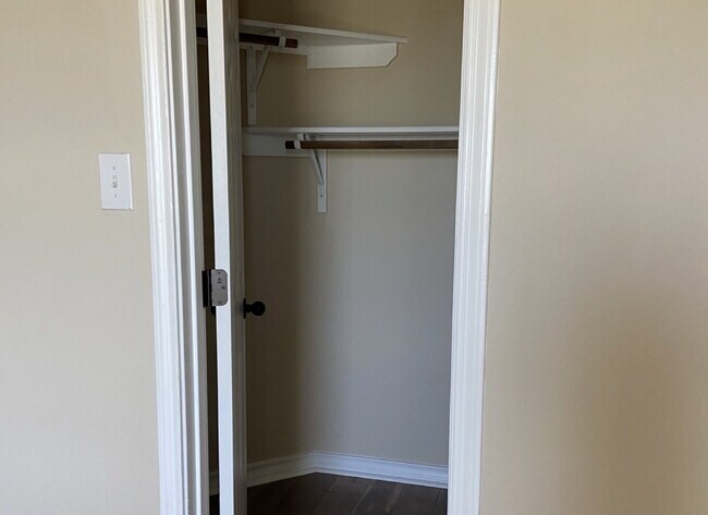Building Photo - "Spacious 3-Bed Condo with Granite Countertops & 2.5 Baths in Prime San Antonio Location!"