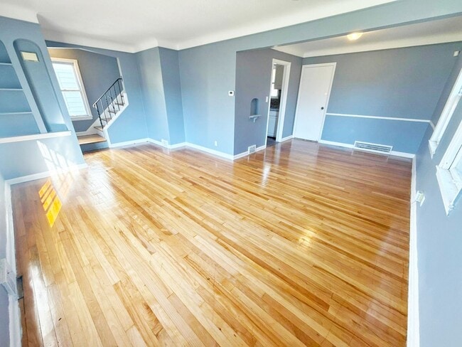 Building Photo - 4 BED 2 BATH SINGLE FAMILY HOME!